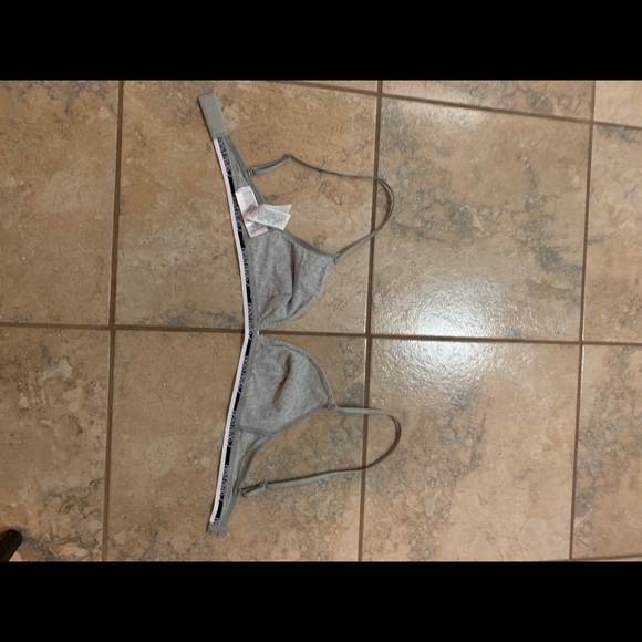 Calvin Klein sports bra, preowned  like new - Picture 4 of 5